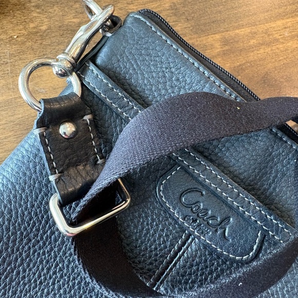 Coach Black Leather crossbody - Picture 2 of 6